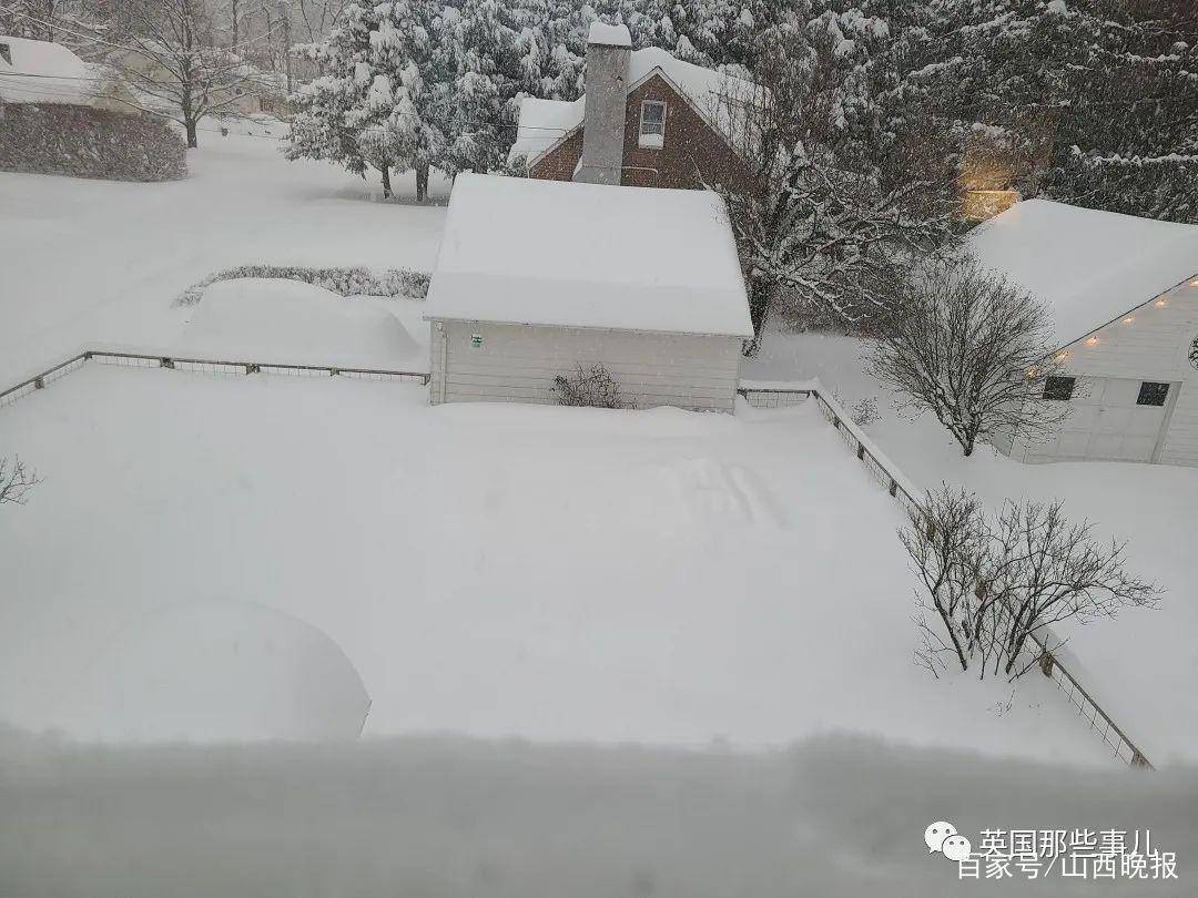 大雪后挖出三室一厅,雪覆现豪宅